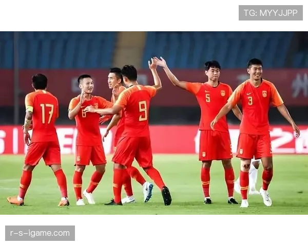 中国足球迎来久违高光时刻，焕发新生引关注