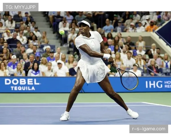 维纳斯·威廉姆斯去买早餐，手上那个包好像能当首付